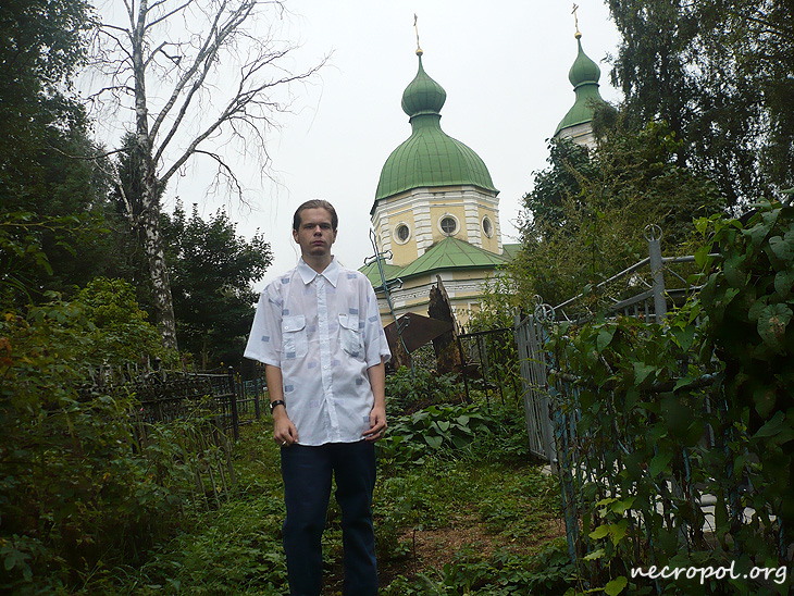 Некрополист Изяслав Тверецкий на Иоанно-Богословском кладбище; фото Изяслава Тверецкого, август 2010 г.