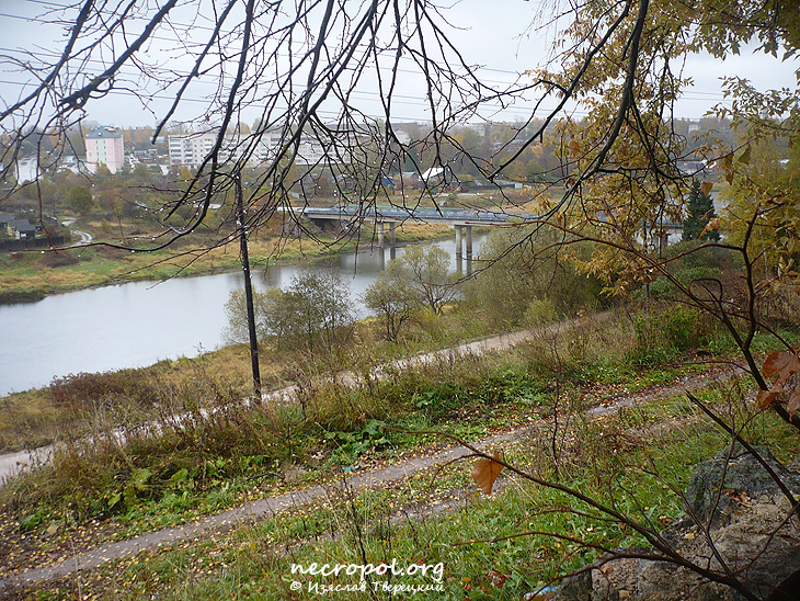 Вид на реку Тверцу и город с Дальне-Троицкого клдабища; фото Изяслава Тверецкого, октябрь 2010 г.