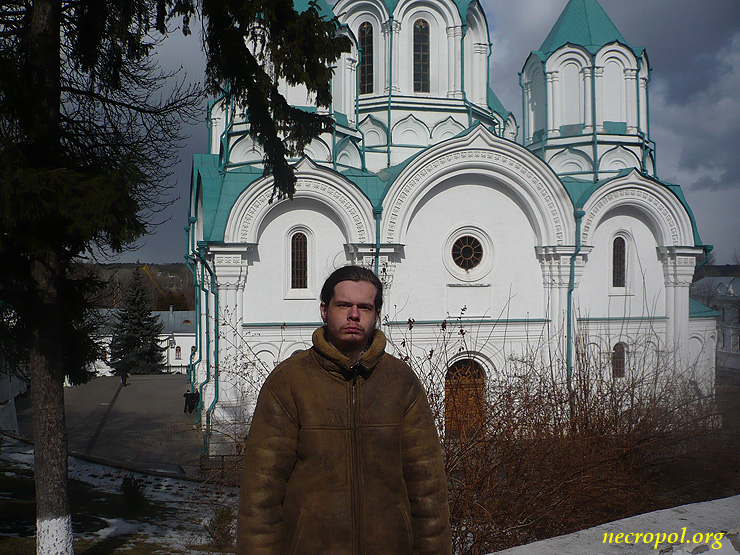 Некроополист Изяслав Тверецкий у Успенского собора; фото март 2012 г.