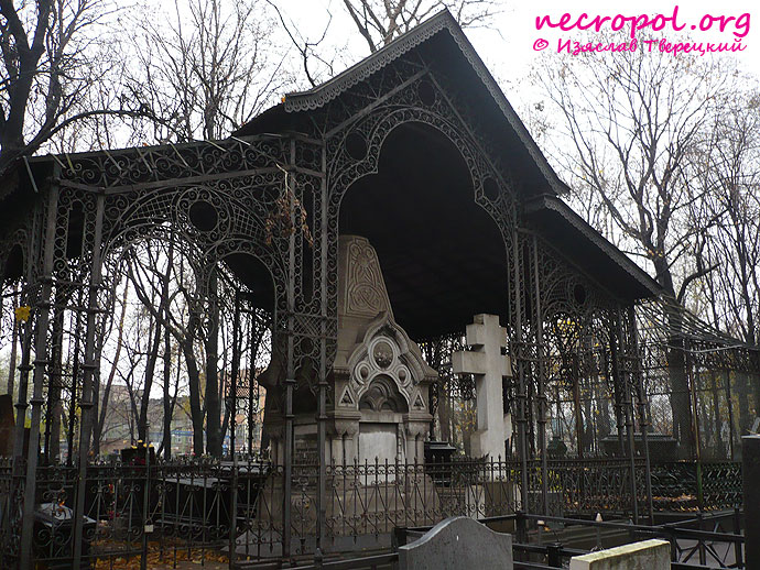 Некрополь купеческого рода Морозовых на Рогожском кладбище; фото Изяслава Тверецкого, октябрь 2009 г.