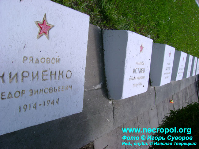 Мемориальное военное кладбище; фото Игоря Суворова, 2009 г.