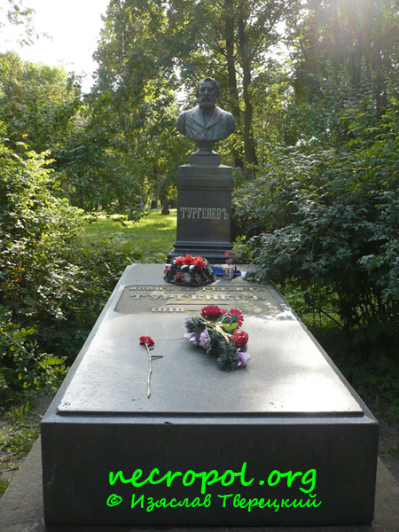 Могила писателя Ивана Сергеевича Тургенева; фото Изяслава Тверецкого, сентябрь 2009 г.