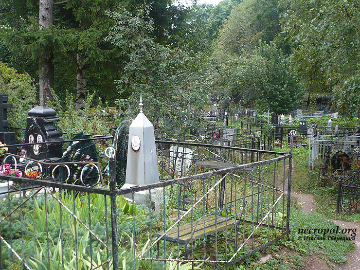 Вид Иоанно-Богословского кладбища; фото Изяслава Тверецкого, август 2010 г.