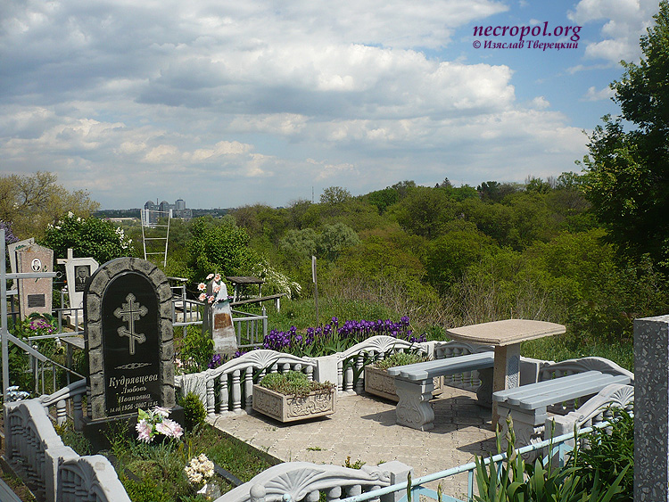 Вид Хортицкого кладбища; фото Изяслава Тверецкого, май 2011 г.