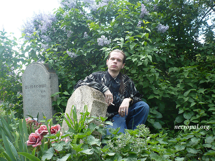 Некрополист Изяслав Тверецкий на Хортицком кладбище; фото Изяслава Тверецкого, май 2011 г.