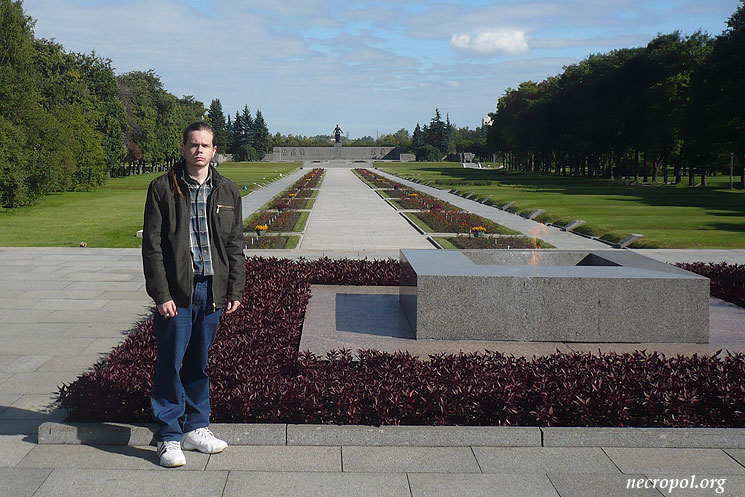 Некрополист Изяслав Тверецкий на Пискарёвском мемориальном кладбище; фото сентябрь 2010 г.