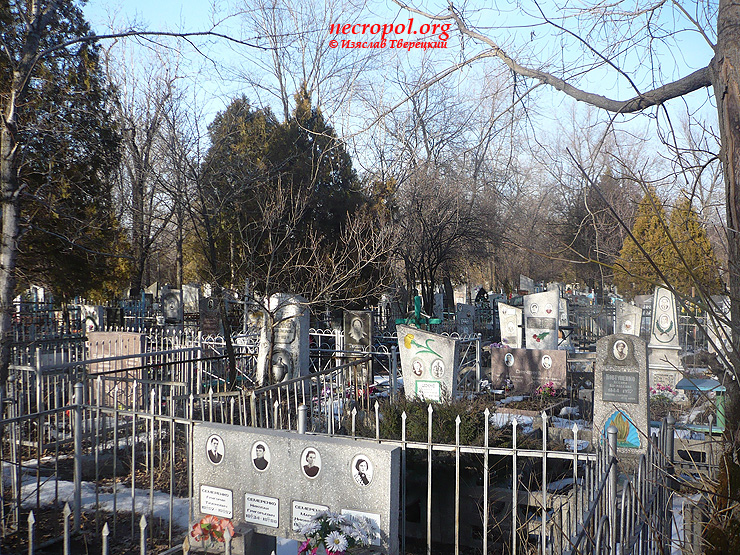 Вид Первомайского кладбища; фото Изяслава Тверецкого, март 2012 г.