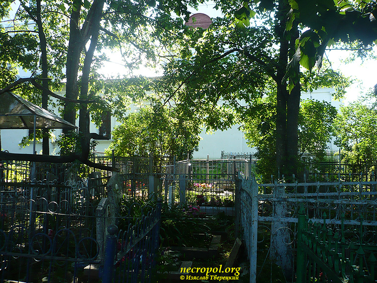 Вид кладбища села Михайловское; фото Изяслава Тверецкого, июль 2011 г.