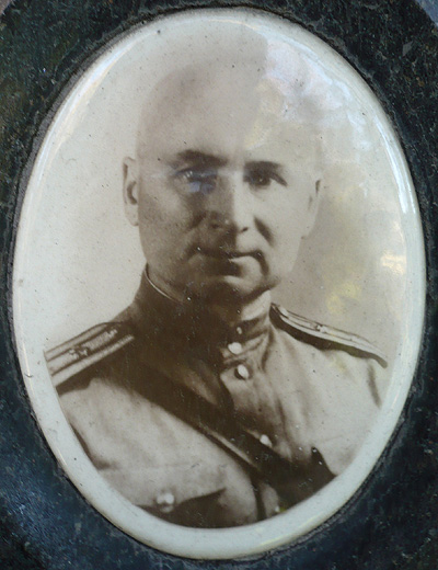 Сергей Петрович Веселов. Фото с памятника.